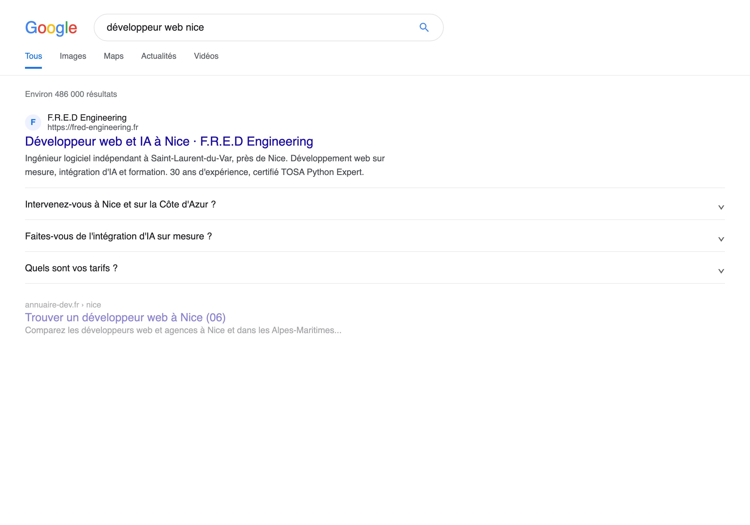 Première page Google sur « développeur web Nice », avec un bloc de questions fréquentes.